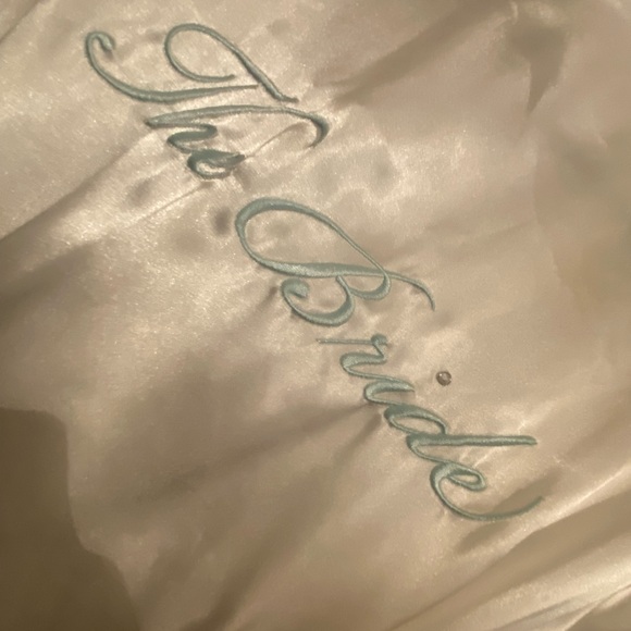 “The Bride” Short Satin Wrap L/XL - Picture 4 of 7